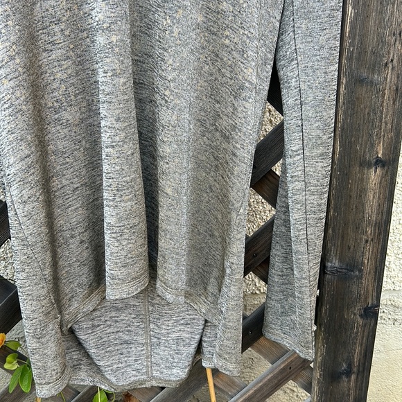 Calvin Klein VGUC long sleeved top silver like colour with gold splatter look - Picture 5 of 15